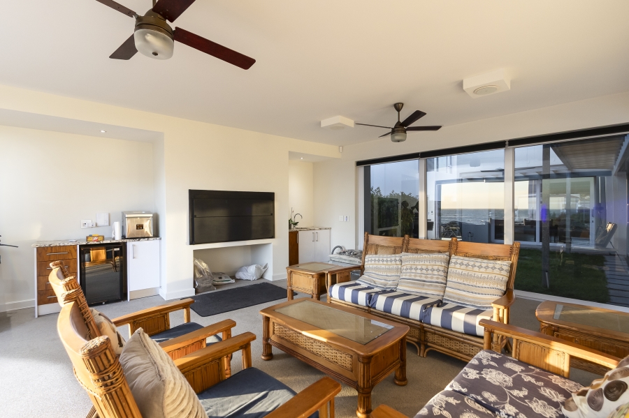 To Let 4 Bedroom Property for Rent in Harbour Island Western Cape